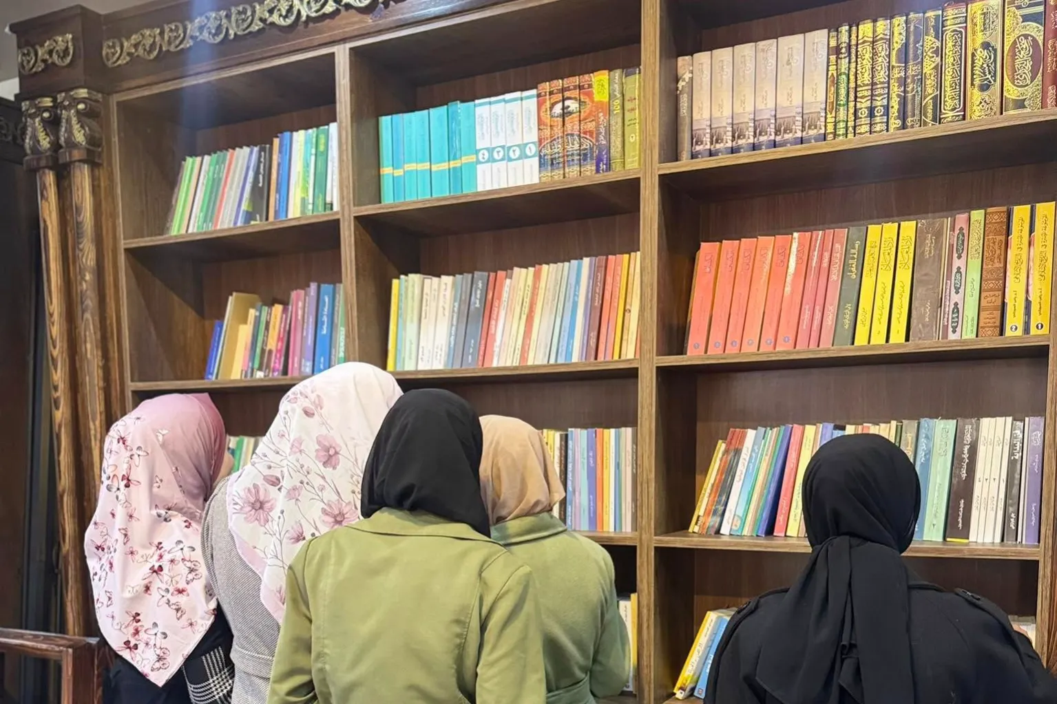 يدٌ بالعطاء لإحياء الحركة العلمية في سوريا